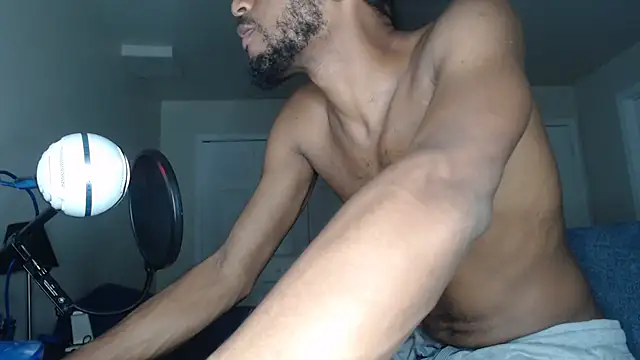 Snapshot of ChrisVacher chatting on 11.06.25 ChrisVacher online show from 11.06.25