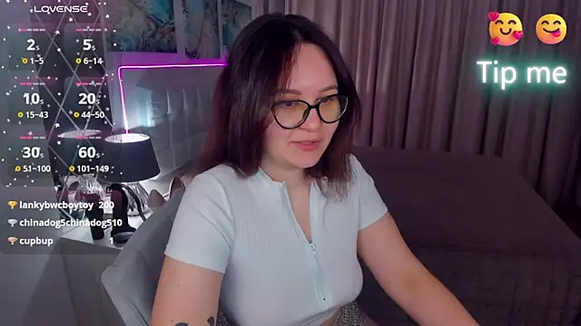 EsterLogan online show from 02.02.25