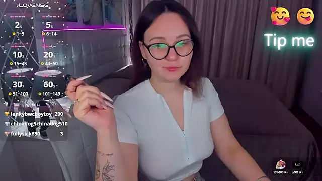 EsterLogan online show from 02.02.25