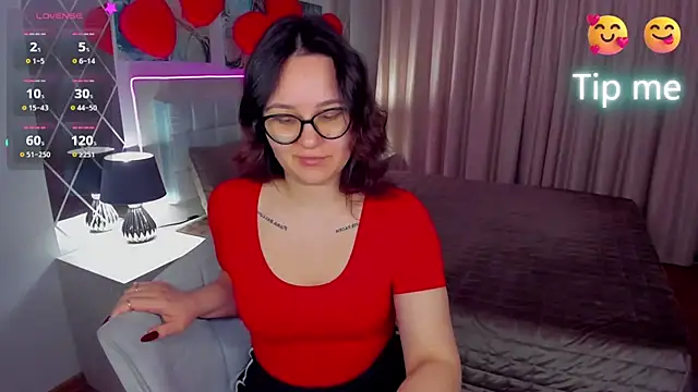 EsterLogan online show from 03.07.25