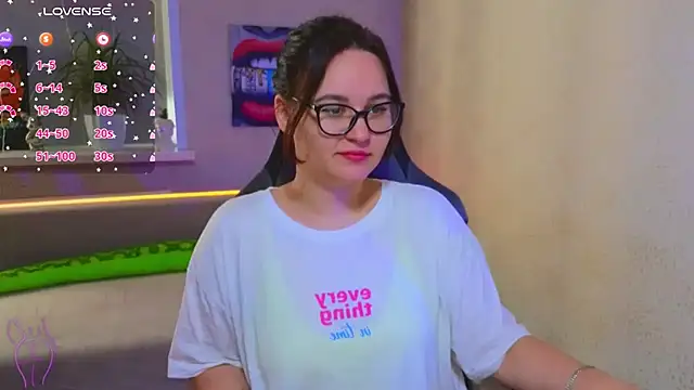 EsterLogan online show from 09.13.25