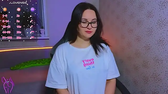 EsterLogan online show from 09.29.25