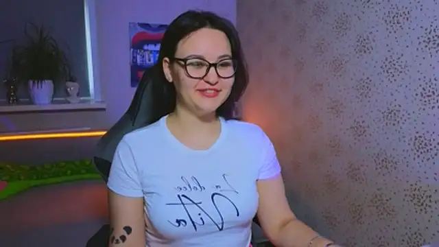 EsterLogan online show from 11.07.25