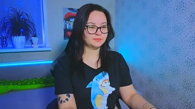 EsterLogan online show from 11.23.25