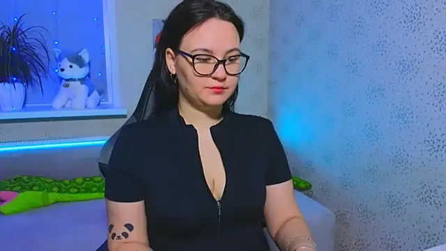 EsterLogan online show from 11.30.25