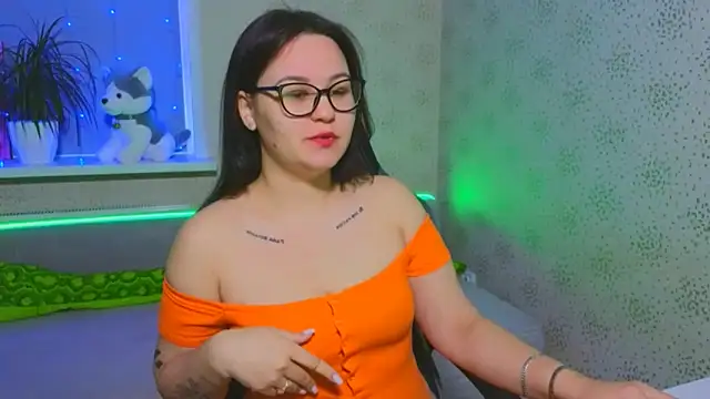 EsterLogan online show from 12.16.25