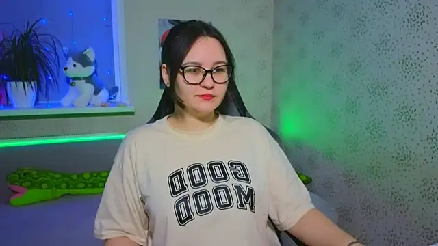 EsterLogan online show from 12.22.25