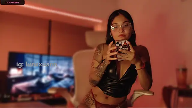 LunaXuan online show from 01.15.25