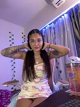 LunaXuan online show from 03.20.25