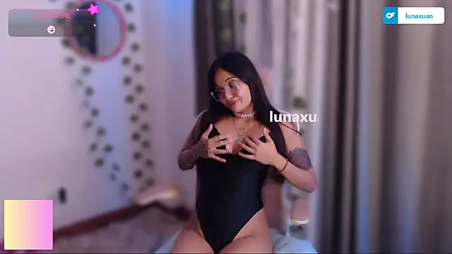 LunaXuan online show from 03.22.25