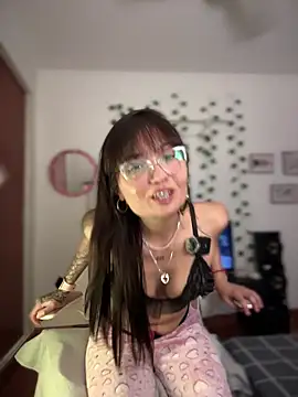 LunaXuan online show from 11.20.25