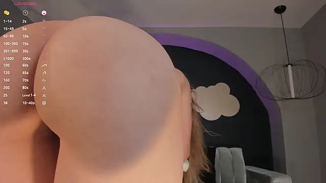 NiaHolland online show from 12.06.24