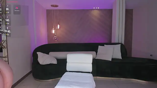 NiaHolland online show from 02.12.26