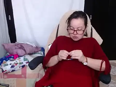 Snapshot of Sonialorens_ chatting on 12.12.24 Sonialorens  online show from 12.12.24