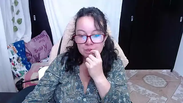 Snapshot of Sonialorens_ chatting on 12.18.24 Sonialorens  online show from 12.18.24