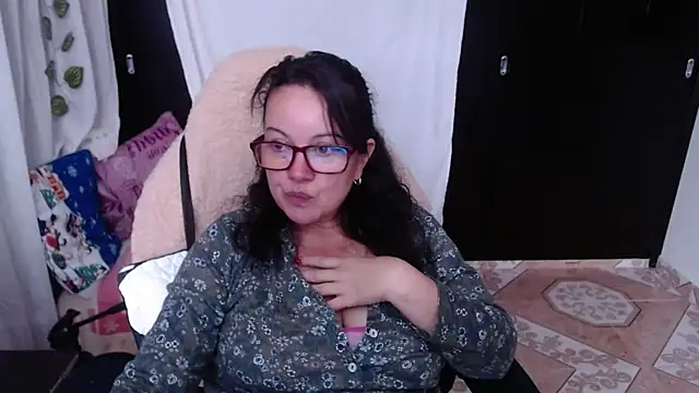 Snapshot of Sonialorens_ chatting on 12.18.24 Sonialorens  online show from 12.18.24