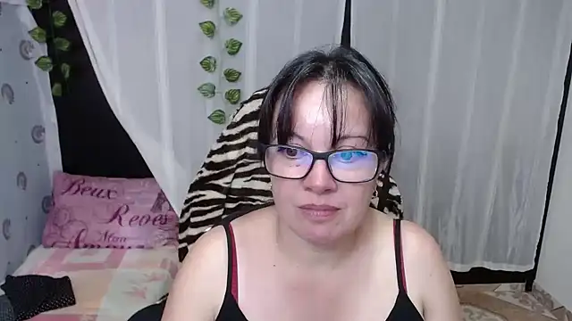 Snapshot of Sonialorens_ chatting on 01.28.25 Sonialorens  online show from 01.28.25