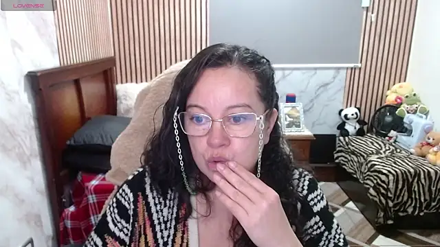 Sonialorens  online show from 04.15.26