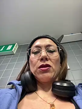 Snapshot of angelitasexy81 chatting on 03.16.25 angelitasexy81 online show from 03.16.25