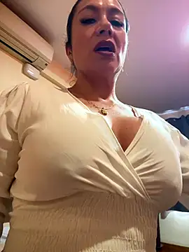 Snapshot of angelitasexy81 chatting on 10.03.25 angelitasexy81 online show from 10.03.25