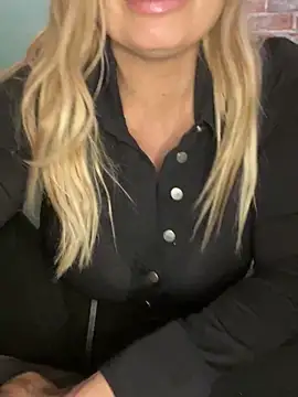 Lisavontease online show from 12.05.25