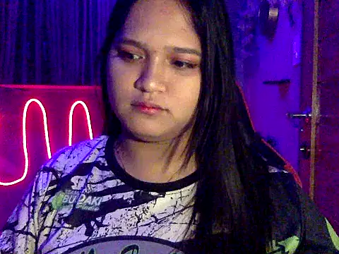 Snapshot of EmpressYna chatting on 10.25.25 EmpressYna online show from 10.25.25