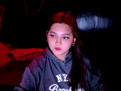 Snapshot of EmpressYna chatting on 06.15.26 EmpressYna online show from 06.15.26