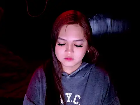 Snapshot of EmpressYna chatting on 06.17.26 EmpressYna online show from 06.17.26