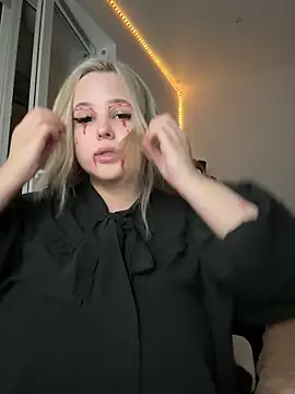 Snapshot of B_Ratz chatting on 10.31.25 B Ratz online show from 10.31.25