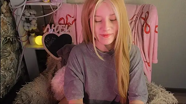 sarakaell online show from 03.12.26