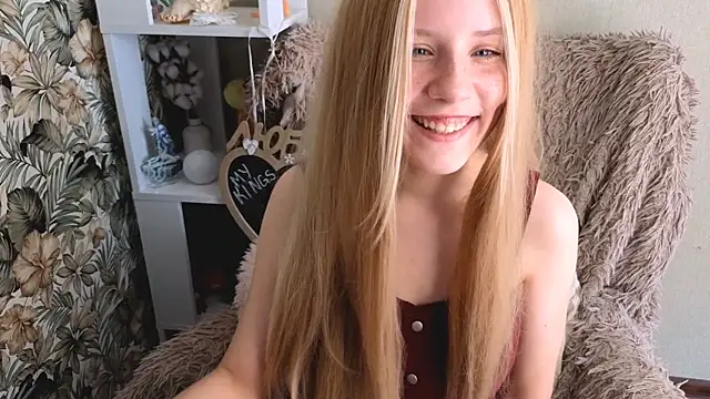 Snapshot of sarakaell chatting on 07.31.26 sarakaell online show from 07.31.26