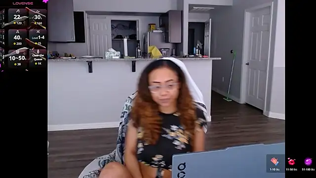 Snapshot of RylHoneyy chatting on 06.18.26 RylHoneyy online show from 06.18.26