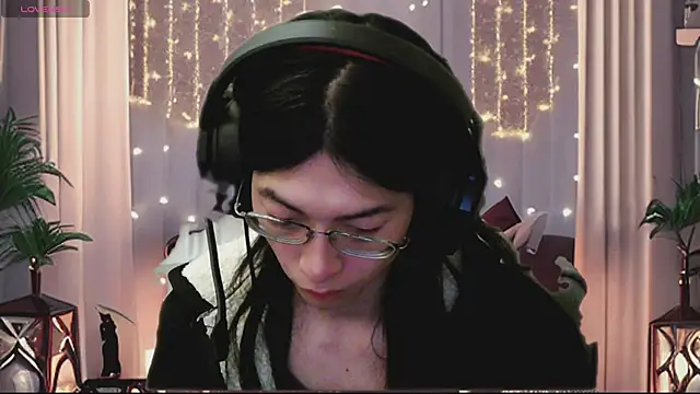 CrytinaSissyCrossdress online show from 04.23.26