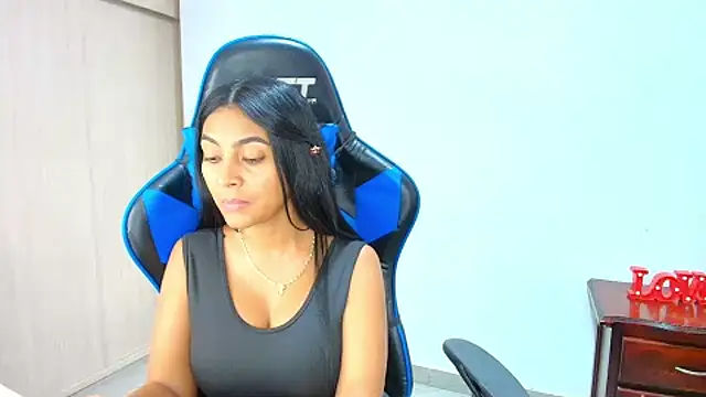 sophiax-x online show from 10.16.25