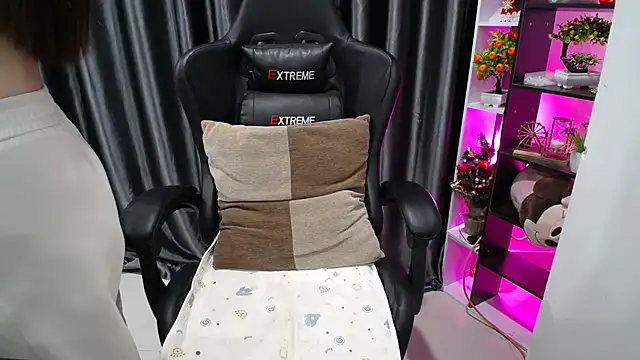 Yuki-yio online show from 02.19.25