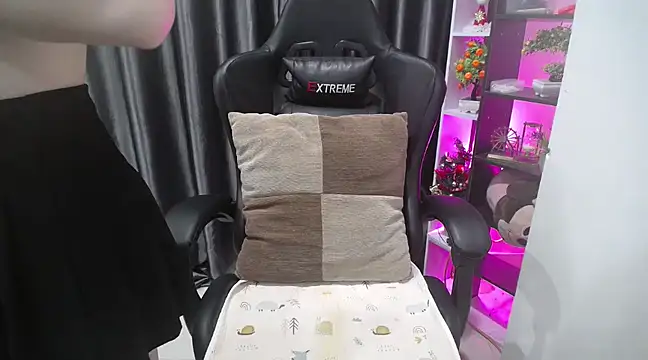 Yuki-yio online show from 03.04.25