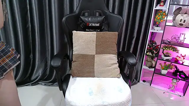 Yuki-yio online show from 10.12.25