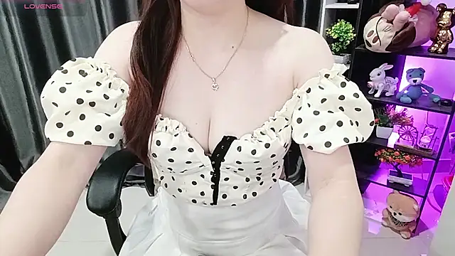 Snapshot of Yuki-yio chatting on 06.23.26 Yuki-yio online show from 06.23.26