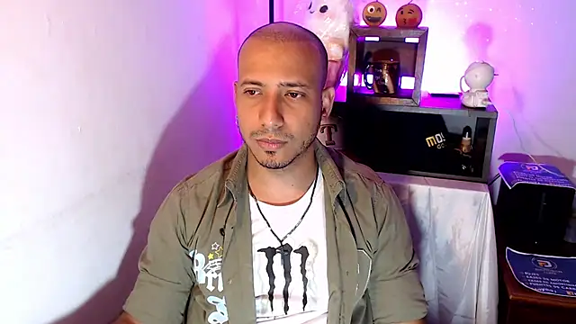 Snapshot of thommerxxx chatting on 06.17.26 thommerxxx online show from 06.17.26