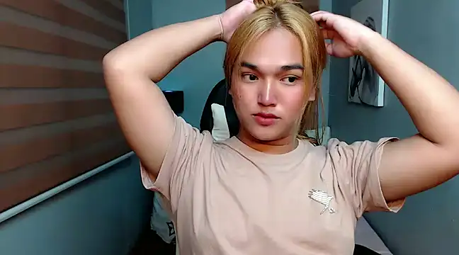 Snapshot of MoaningKylie chatting on 01.25.25 MoaningKylie online show from 01.25.25