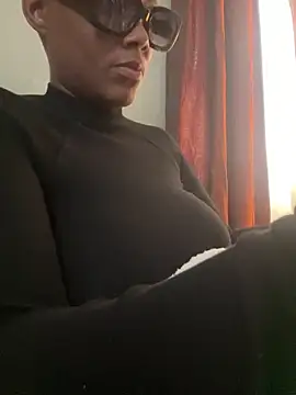 Snapshot of HoneyDripHer chatting on 10.06.25 HoneyDripHer online show from 10.06.25