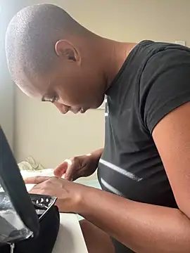 Snapshot of HoneyDripHer chatting on 10.13.25 HoneyDripHer online show from 10.13.25