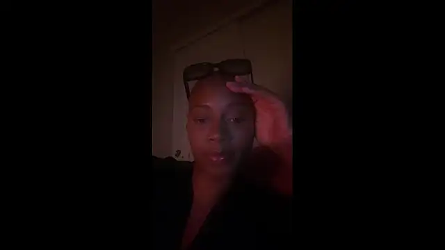 Snapshot of HoneyDripHer chatting on 11.16.25 HoneyDripHer online show from 11.16.25