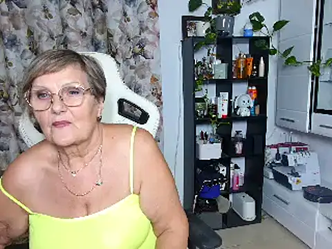 Snapshot of Selenna57 chatting on 12.08.24 Selenna57 online show from 12.08.24