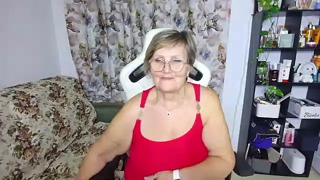 Snapshot of Selenna57 chatting on 01.04.25 Selenna57 online show from 01.04.25