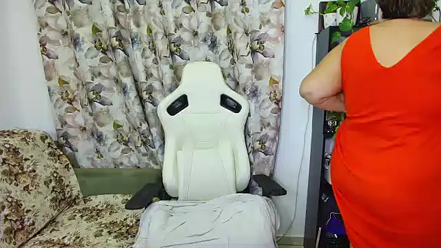 Snapshot of Selenna57 chatting on 01.08.25 Selenna57 online show from 01.08.25