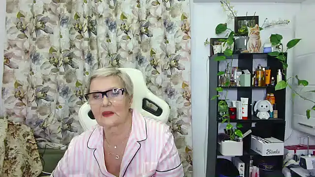 Snapshot of Selenna57 chatting on 02.13.25 Selenna57 online show from 02.13.25