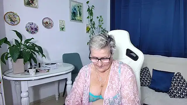 Snapshot of Selenna57 chatting on 12.20.25 Selenna57 online show from 12.20.25