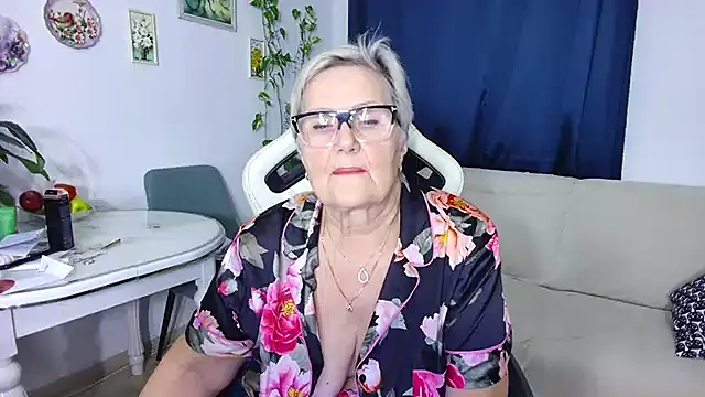 Snapshot of Selenna57 chatting on 01.12.26 Selenna57 online show from 01.12.26