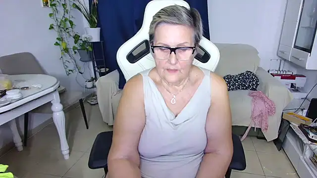 Snapshot of Selenna57 chatting on 04.03.26 Selenna57 online show from 04.03.26